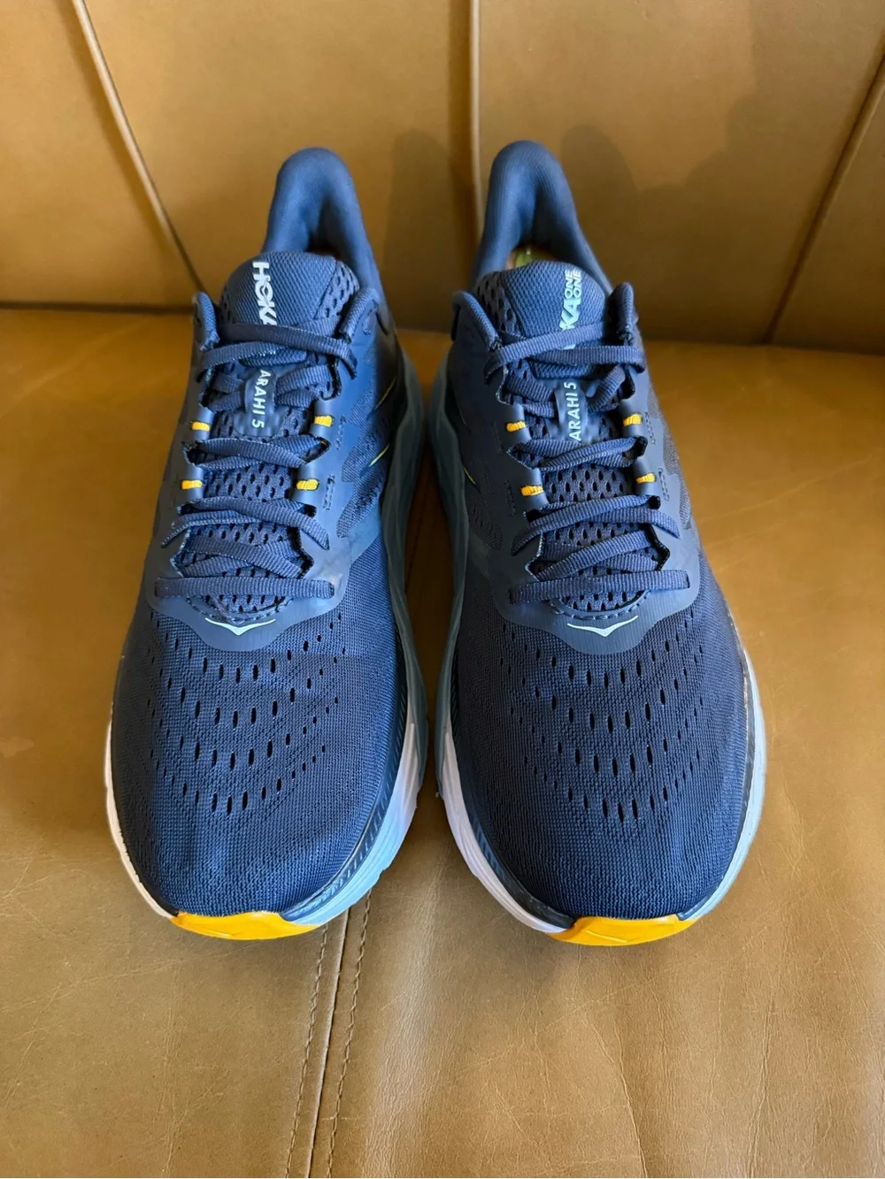 Hoka Arahi 5 Men’s Size 12 D In Ombré Blue - Navy/White/Gray/Light Blue